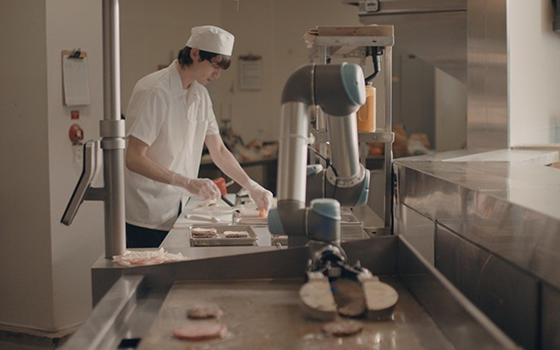 Burger-flipping Robots To Replace Employees By 2020